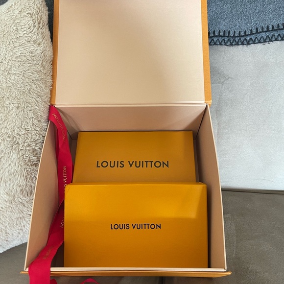Louis Vuitton boxes (set of 4 boxes and 2 wallet dust bags) - Picture 2 of 4